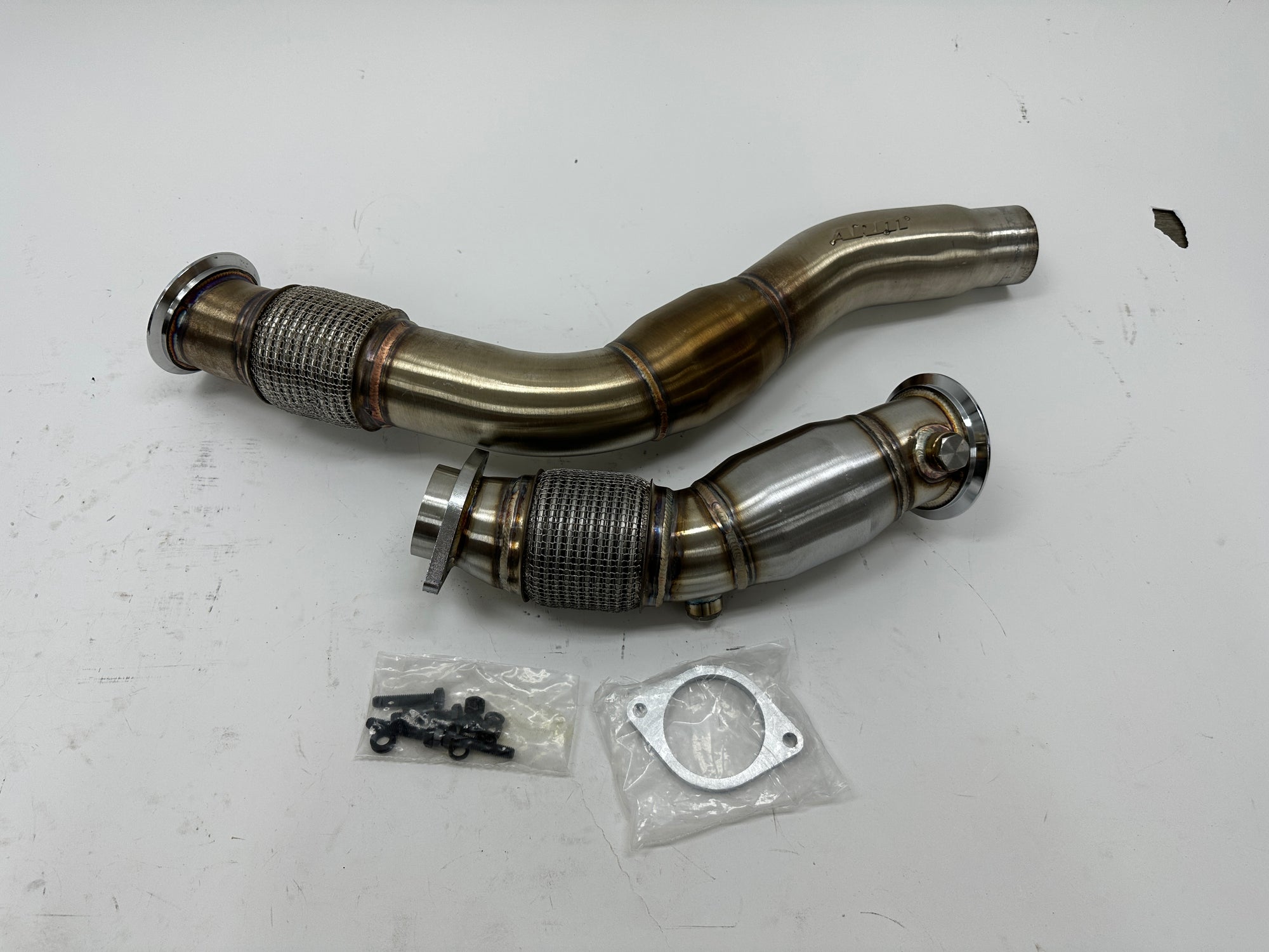 (USED) F8X S55 Downpipes (0250)