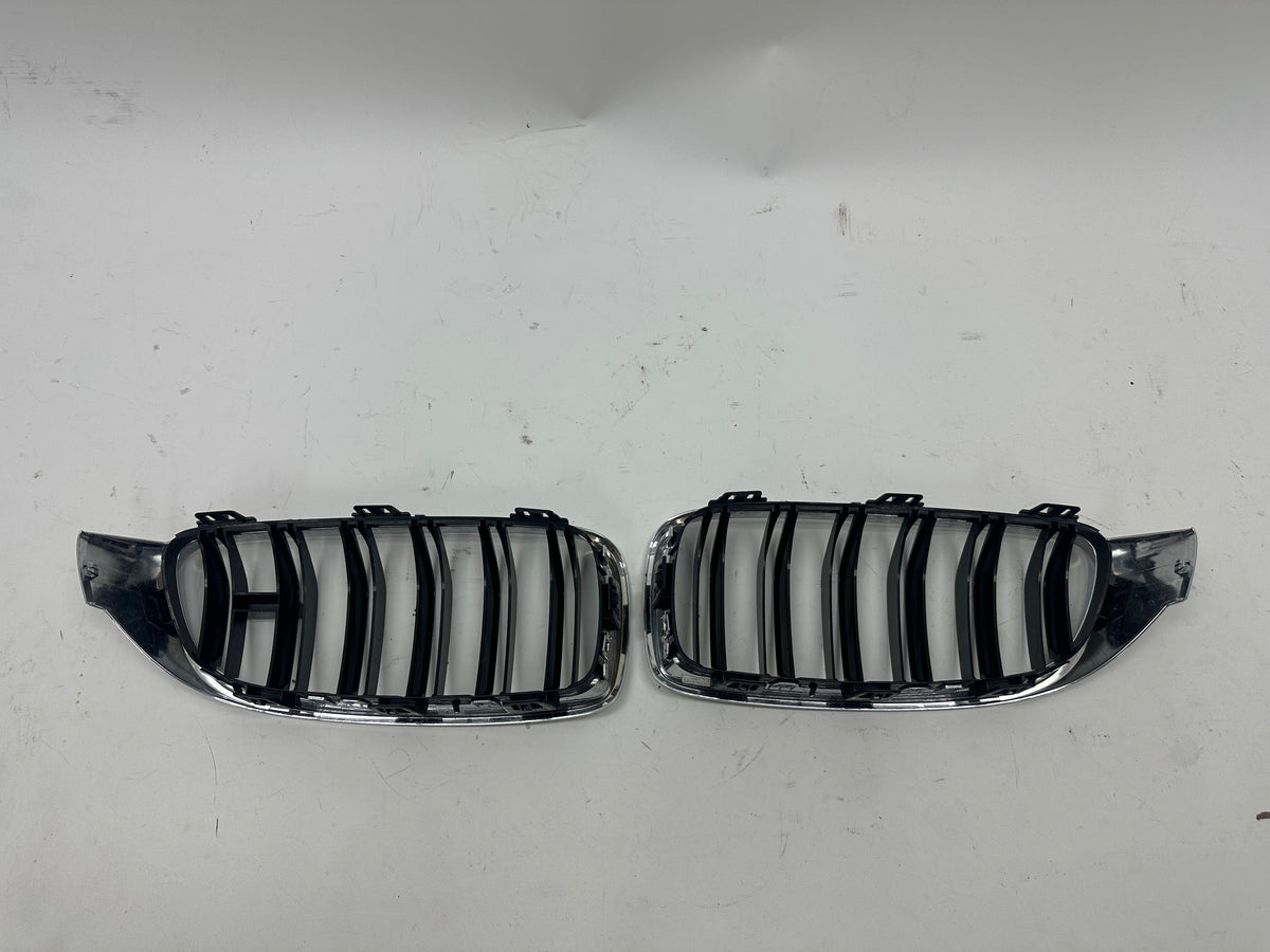 (USED) BMW M3 OEM FRONT GRILLE (0341)